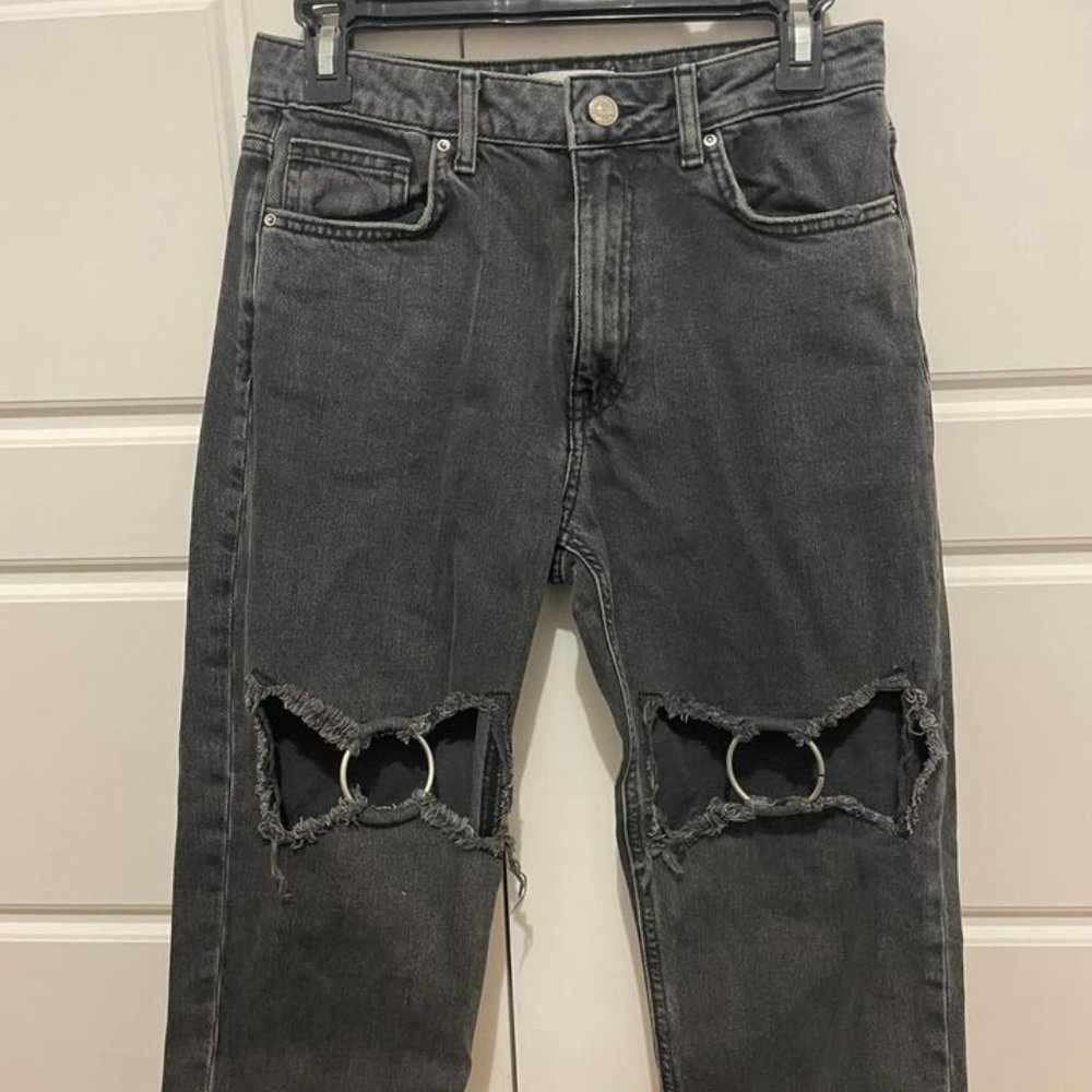 Forever 21 O Ring Cut Out Jeans